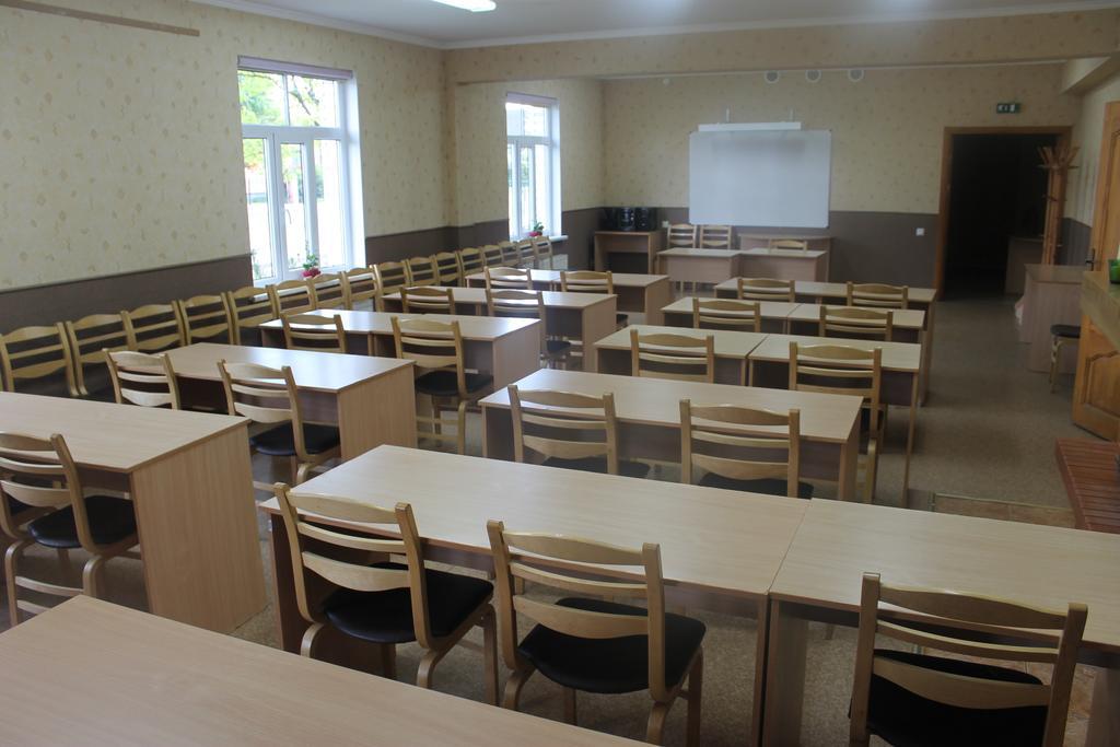 Latvijas Sarkana Krusta Viesnica Rēzekne Buitenkant foto
